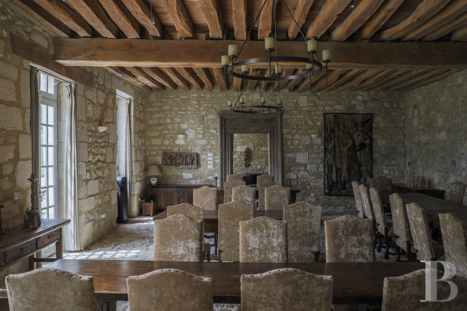En Bourgogne, non loin de Vézelay, un château en bord de falaise surplombant l’Yonne - photo  n°22